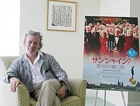取材に応じたデクスター・フレッチャー監督「サンシャイン 歌声が響く街」