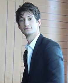 サンローランを演じたイケメン俳優ピエール・ニネ「イヴ・サンローラン」