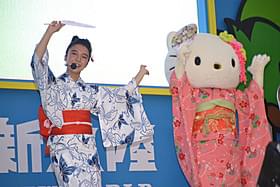 ハローキティと仲良しの上白石萌音「舞妓はレディ」