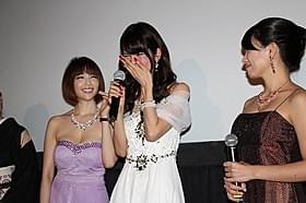 号泣する坂口杏里「ハニー・フラッパーズ」