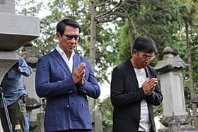 神妙な面持ちの中井貴一と若松節朗監督「柘榴坂の仇討」