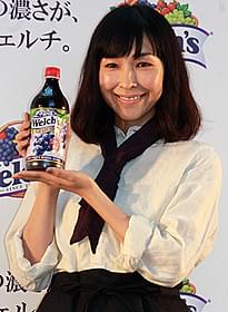 1日店長としてアピールした麻生久美子