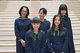 「でーれーガールズ」製作報告会見に出席した 優希美青、足立梨花、桃瀬美咲、石崎なつみ、杉浦香絵「でーれーガールズ」