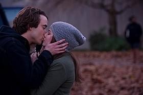 クロエ・グレース・モレッツの“大人のキス”4連発!「イフ・アイ・ステイ 愛が還る場所」