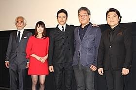 初日舞台挨拶に出席した(左から)堀田眞三、北乃きい、 伊勢谷友介、キム・サンマン監督、ベー・チェチョル氏「ザ・テノール 真実の物語」