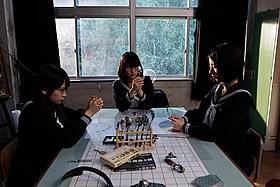 乃木坂46・生田絵梨花らが奮闘する 「超能力研究部の3人」「超能力研究部の3人」