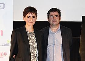 ロマン・グーピル監督と映画に出演した監督の妻サンダさん「来るべき日々」
