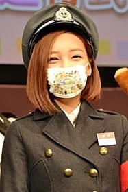 全国のご当地キャラと新作ゲームをPRしたざわちん