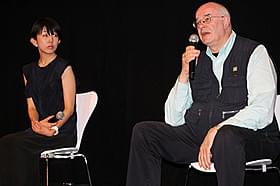 英国の映画評論家トニー・レインズ氏と早川千絵監督「ナイアガラ」