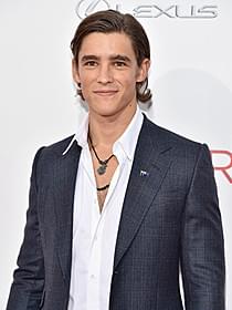 注目のイケメン俳優ブレントン・スウェイツ「わたしは生きていける」