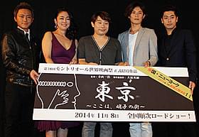 (左から)内山麿我、中島知子、 寺西一浩監督、製作総指揮の大原英嗣氏、JK「東京 ここは、硝子の街」