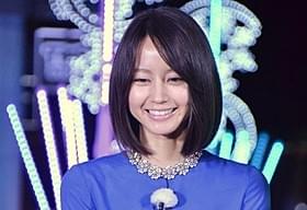 赤坂サカスのイルミネーションを点灯した堀北真希「白い巨塔(1966)」