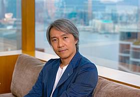インタビューに答えるチャウ・シンチー「西遊記」
