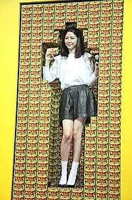 巨大パッケージから登場した長澤まさみ