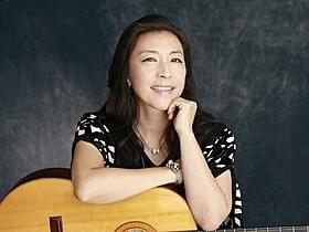小野リサがフランス語の名曲「PLAISIR D’AMOUR」を歌う「王妃の館」
