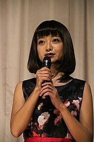 舞台挨拶に立った安達祐実「花宵道中」