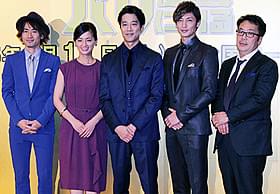 (左から)ナオト・インティライミ、尾野真千子、 堤真一、玉木宏、李闘士男監督「神様はバリにいる」