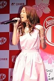 新曲を披露したMay J.「アナと雪の女王」