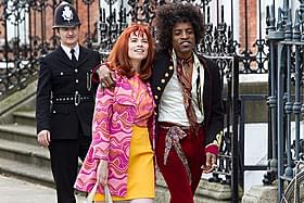 ジミ・ヘンドリックスのガールフレンド、キャシーを演じた ヘイリー・アトウェル(写真左)「JIMI:栄光への軌跡」