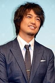 良家出身のエリート外商員を演じる斎藤工