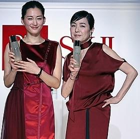 美肌をアピールした桃井かおりと綾瀬はるか