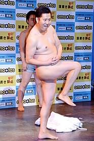 ブリーフ姿を見せつけたとにかく明るい安村「ヴァイキング」