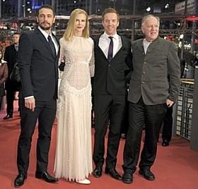 「Queen of the Desert」チームがずらり「まぼろし」