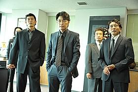 詐欺集団のクールなボスに扮した安田顕「龍三と七人の子分たち」