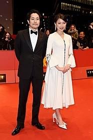 ベルリン映画祭に出席した 松山ケンイチと大野いと「天の茶助」
