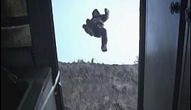 「イグジスツ 遭遇」の一場面「イグジスツ 遭遇」