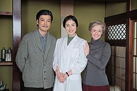 「マッサン」にサプライズ出演を果たした天海祐希と 主演の玉山鉄二、シャーロット・ケイト・フォックス