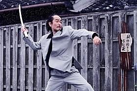 リリー・フランキーがピエール瀧と対決!「極道大戦争」