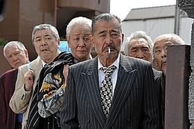 龍三ら“ジジイ”たちは若造軍団と対決する「龍三と七人の子分たち」