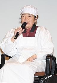 椅子に座って舞台挨拶に臨んだ樹木希林「あん」