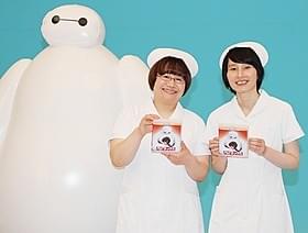 ナース姿でイベントに登場したハリセンボン「ベイマックス」