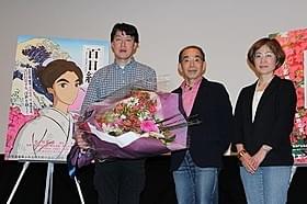登壇した原恵一監督(左)と 故杉浦日向子さんの実兄である鈴木雅也・弘子夫妻「百日紅 Miss HOKUSAI」