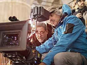 ラッセル・クロウの監督デビュー作 「The Winter Devider(原題)」を撮影するレスニーさん(右)「ロード・オブ・ザ・リング」