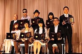授賞式に登壇した二階堂ふみ、池松壮亮、武田梨奈ら「百円の恋」