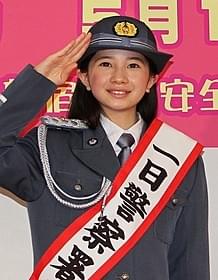 新宿署の1日署長を務めた桜田ひより「脳内ポイズンベリー」