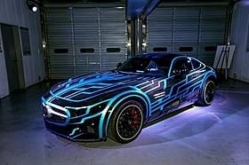 フルラッピングのフューチャーカーが登場!「劇場版 仮面ライダードライブ サプライズ・フューチャー」