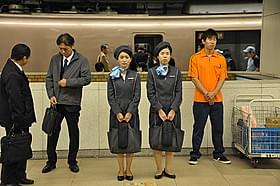 ロマンスカーアテンダントの制服に身を包んだ大島優子「ロマンス」