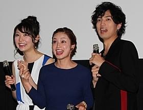 伽椰子&俊雄のドッキリ登場に驚く平愛梨(中央)「呪怨 ザ・ファイナル」
