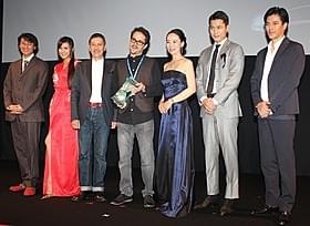 レザ・ファヒミ監督(中央)と審査員を務めた 冲方丁、藤原紀香、奥田瑛二、河瀬直美、チョン・ウソン、要潤(左から)