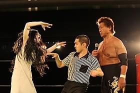 リングで天龍源一郎が伽椰子と対決!「呪怨 ザ・ファイナル」