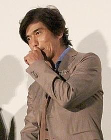 妻からの手紙に号泣した佐藤浩市「愛を積むひと」