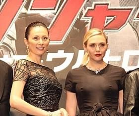 米倉涼子とエリザベス・オルセン「アベンジャーズ エイジ・オブ・ウルトロン」