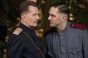ゲイリー・オールドマン(左)とトム・ハーディ(右)が演技対決!「チャイルド44 森に消えた子供たち」