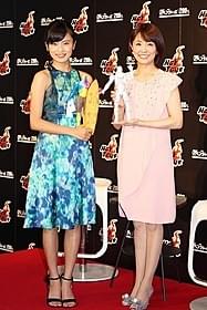 オリジナル・アイアンマンを制作した小林麻耶(右) と小島瑠璃子「アベンジャーズ エイジ・オブ・ウルトロン」