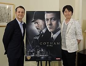同い年の(左から)ベン・マッケンジー、小野大輔「ダークナイト」