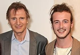 リーアム・ニーソン(左)とイケメン長男マイケル「マイケル・コリンズ」